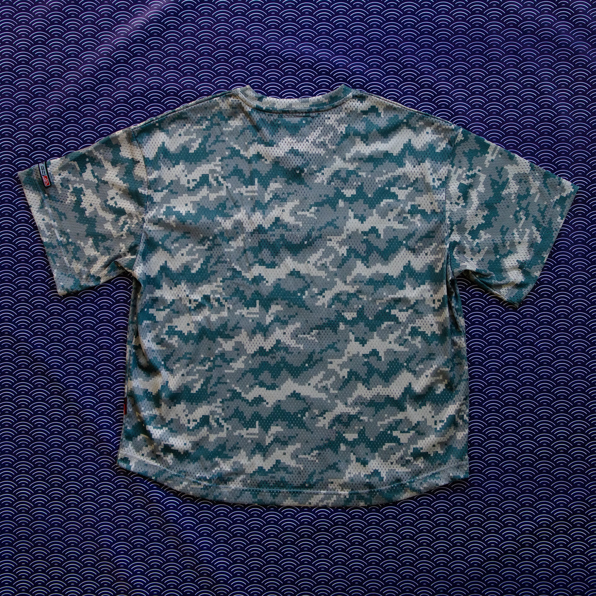 Yeseyesee - Camo Football T-shirt