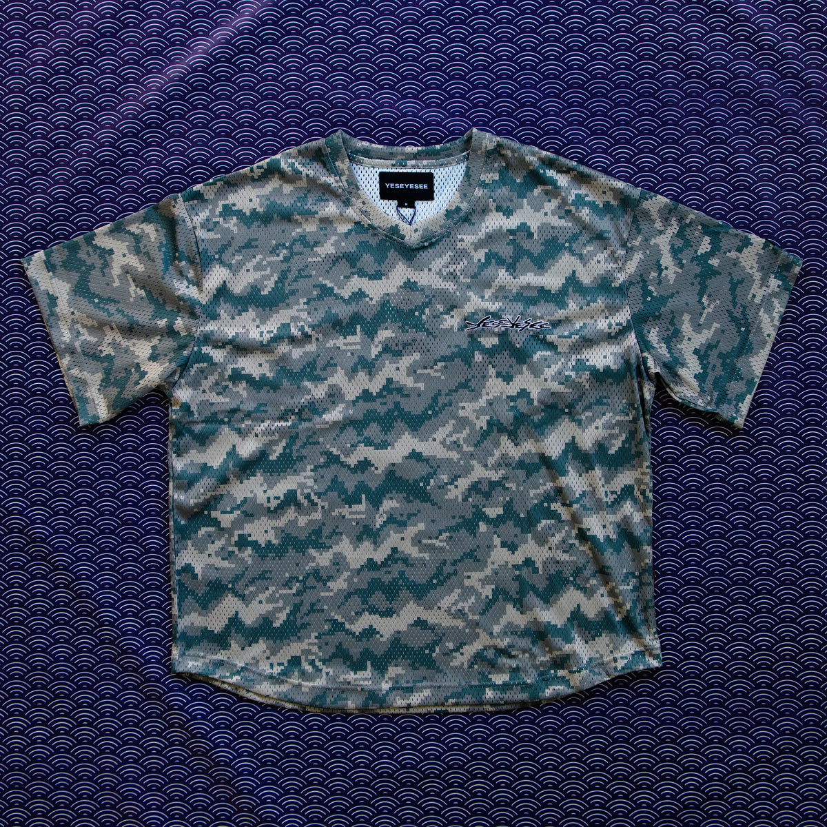 Yeseyesee - Camo Football T-shirt