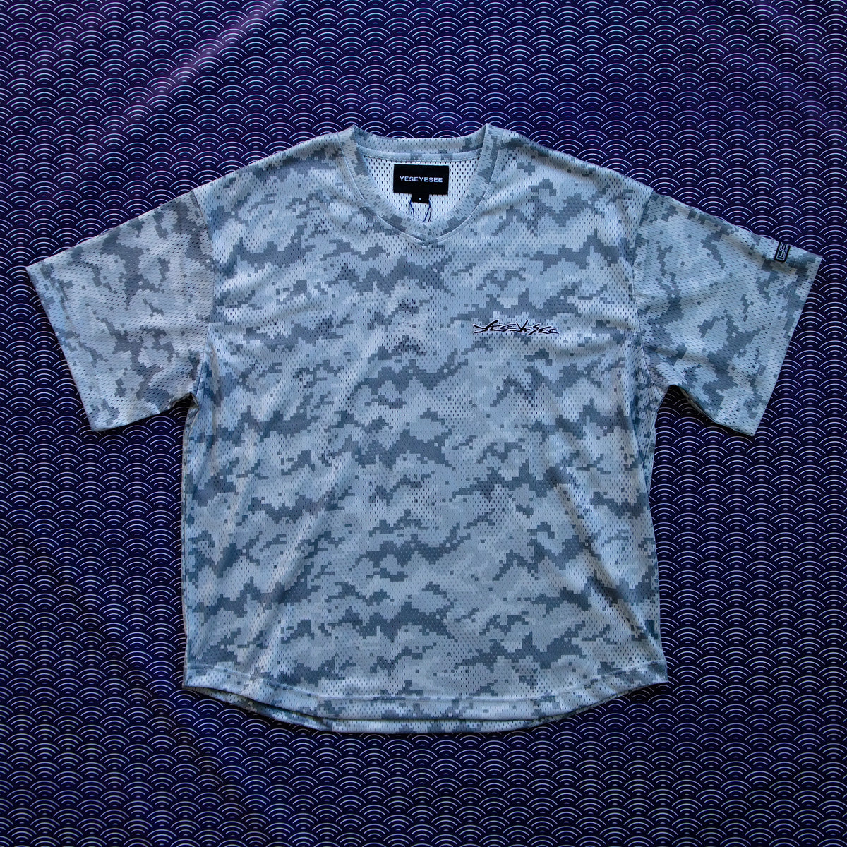 Yeseyesee - Camo Football T-shirt